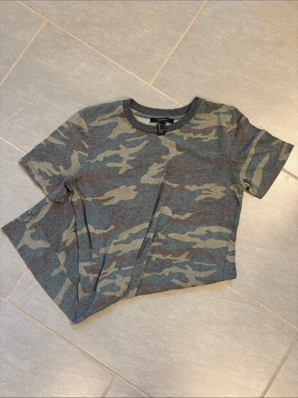 Forever 21 Green & Gray Camo Short Sleeve Tee